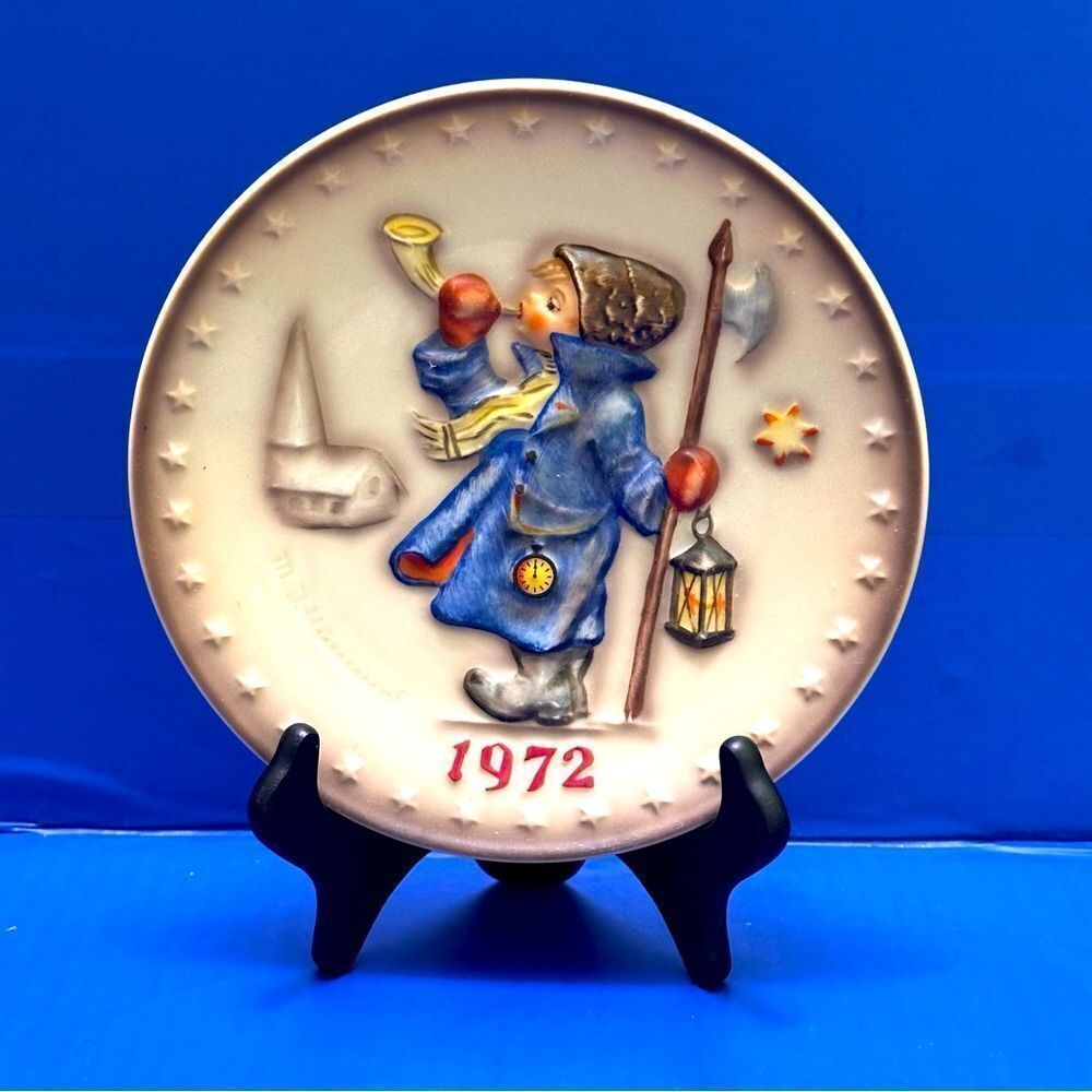Vintage Hummel 1972 annual Plate Decorative